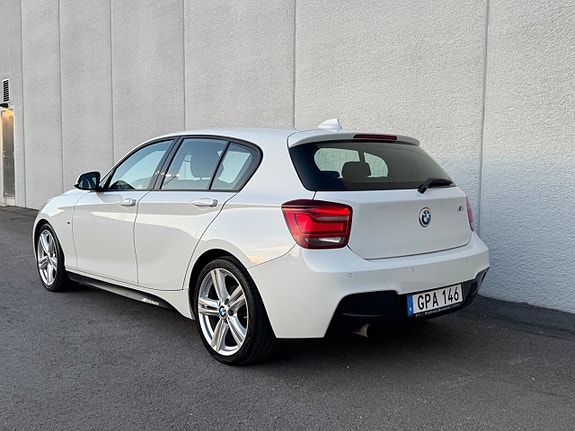 BMW 116i 3 of 5