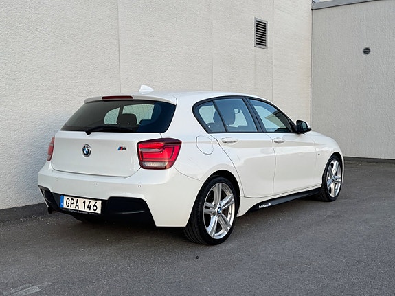 BMW 116i 2 of 5