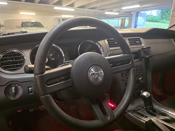 Ford Mustang 9 of 17