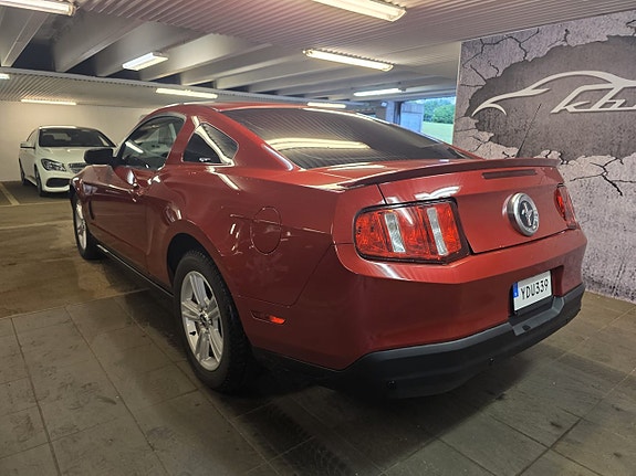 Ford Mustang 6 of 17