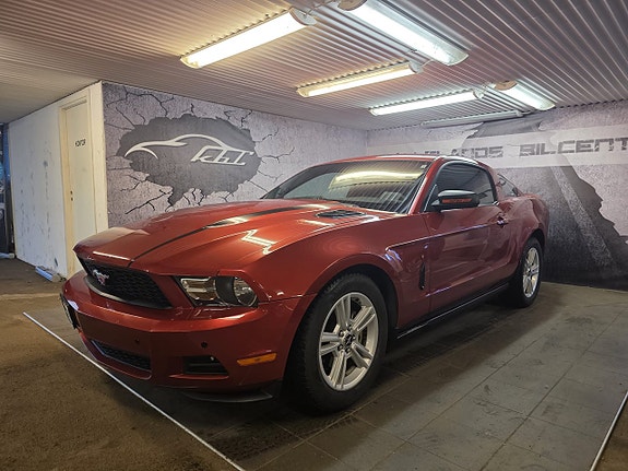 Ford Mustang 3 of 5