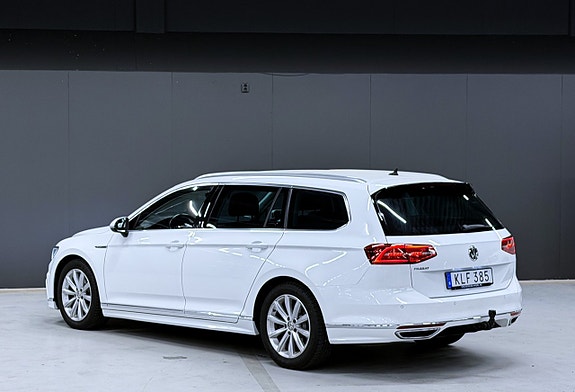 Volkswagen Passat 2 of 5