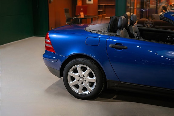 Mercedes-Benz SLK200 9 of 24