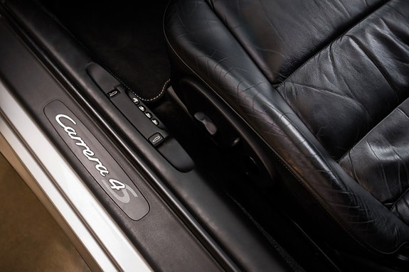 Porsche 911 Carrera 4S 12 of 24