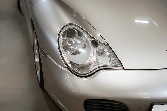 Porsche 911 Carrera 4S 10 of 24
