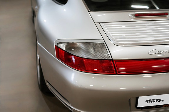 Porsche 911 Carrera 4S 9 of 24