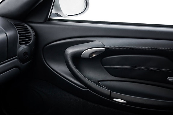 Porsche 911 Carrera 4S 17 of 24