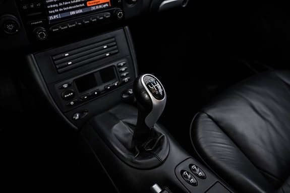 Porsche 911 Carrera 4S 15 of 24