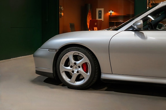 Porsche 911 Carrera 4S 5 of 5