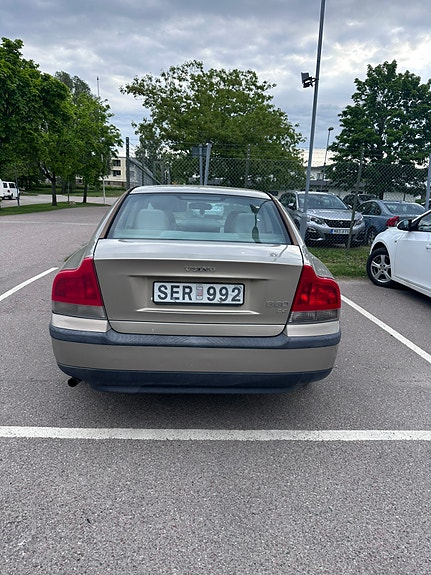 Volvo S60 2 of 5