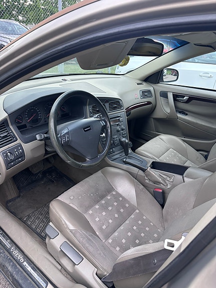 Volvo S60 4 of 5