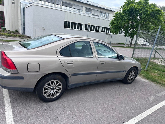 Volvo S60 3 of 5