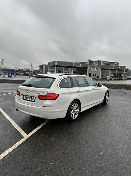 BMW 520d 3 of 5