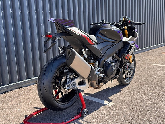 Aprilia Tuono 1100 Factory Indigo shakedown 2 of 5