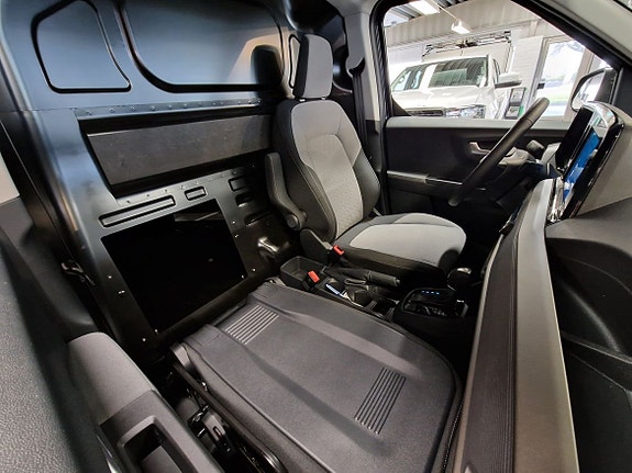 Ford Transit Courier 19 of 24