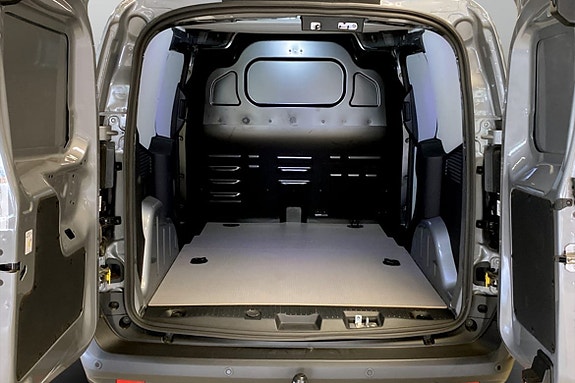 Ford Transit Courier 22 of 24