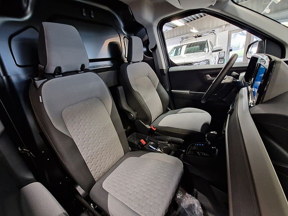 Ford Transit Courier 17 of 24