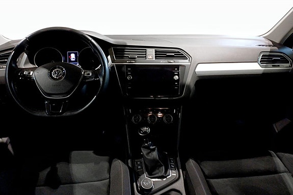 Volkswagen Tiguan 4 of 5