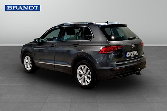 Volkswagen Tiguan 2 of 5