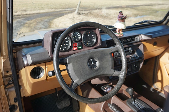 Mercedes-Benz 280 9 of 9