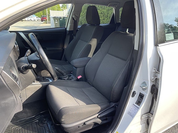 Toyota Auris 14 of 18