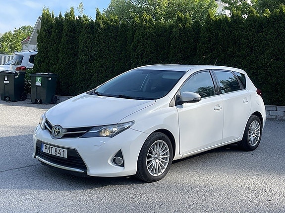 Toyota Auris 2 of 18