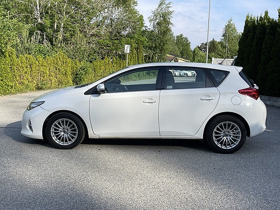 Toyota Auris 5 of 18