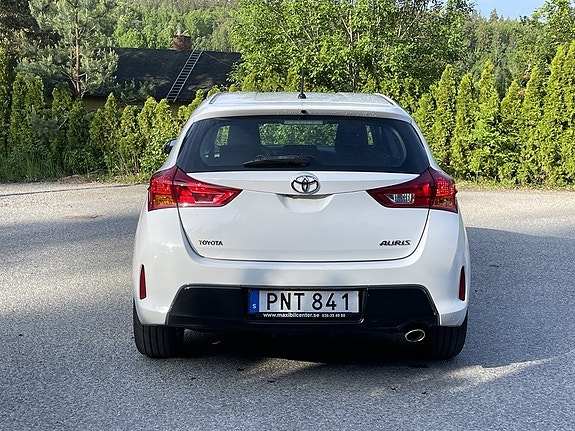 Toyota Auris 8 of 18
