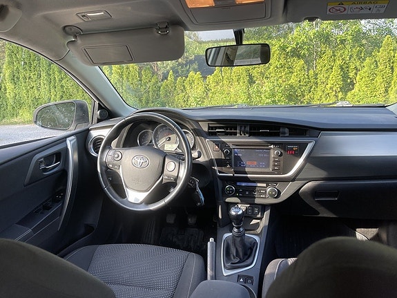 Toyota Auris 9 of 18