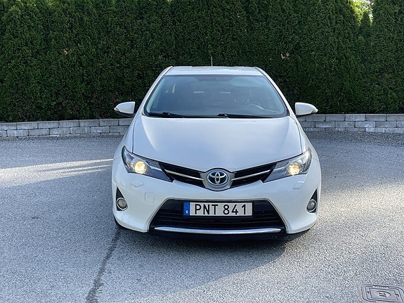 Toyota Auris 7 of 18