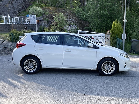 Toyota Auris 6 of 18