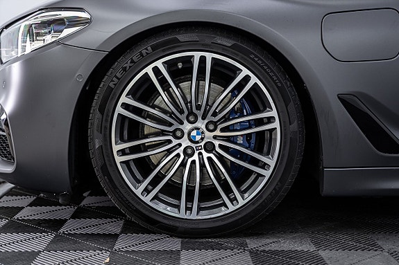 BMW 530e 4 of 5