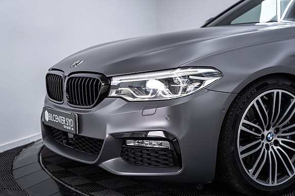 BMW 530e 2 of 5