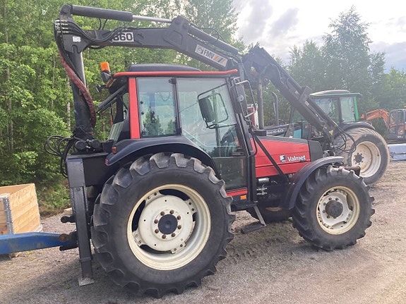 Valmet 865 med kran och Skogskärra 2 of 12