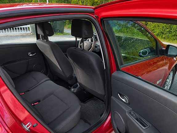 Renault Clio 16 of 19