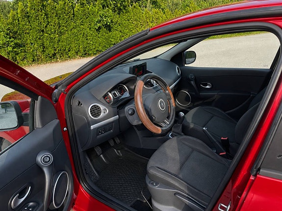 Renault Clio 10 of 19