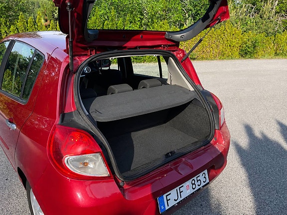 Renault Clio 17 of 19
