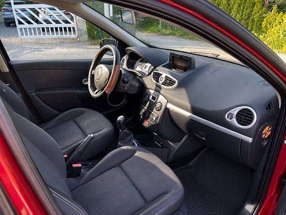 Renault Clio 12 of 19