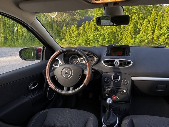 Renault Clio 11 of 19