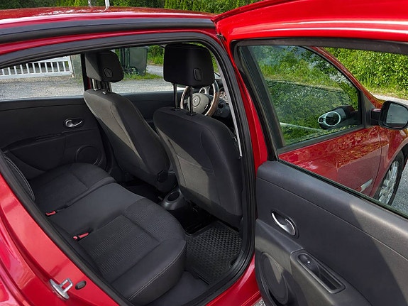 Renault Clio 15 of 19