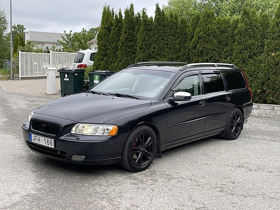 Volvo V70 2 of 5
