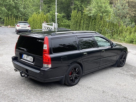 Volvo V70 3 of 5