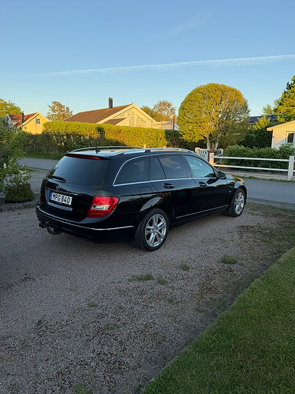 Mercedes-Benz C180 2 of 5