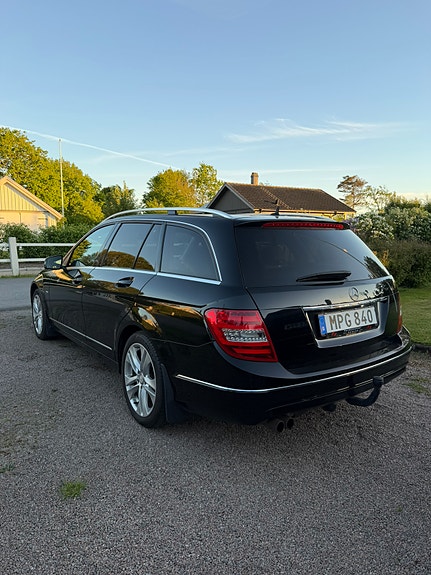 Mercedes-Benz C180 4 of 5