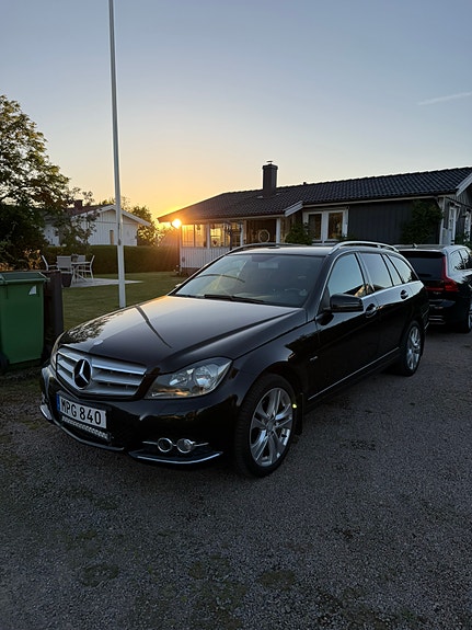 Mercedes-Benz C180 3 of 5