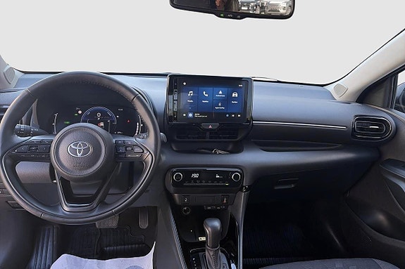 Toyota Yaris 10 of 12