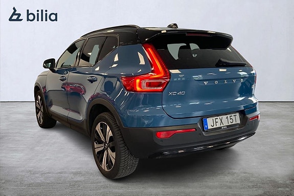 Volvo XC40 2 of 5