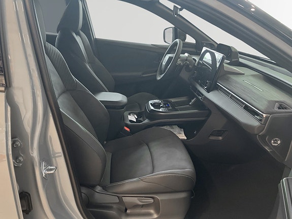 Toyota C-HR+ 6 of 11