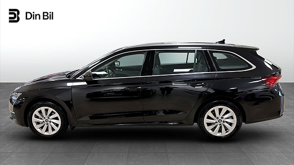 Skoda Octavia 2 of 5