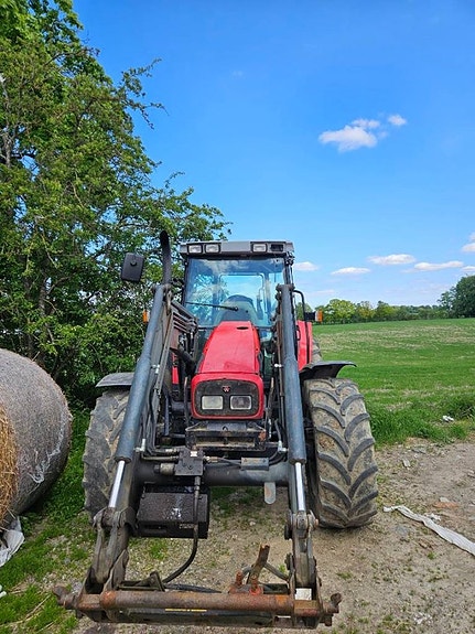 Massey Ferguson 6255-4 med lastare